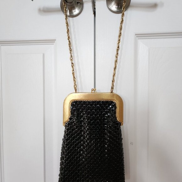 WHITING&DAVIC.CO  VINTAGE BLACK AND GOLD EVENING MESH BAG. - Picture 5 of 9